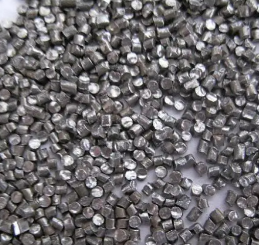 騰博機(jī)械磨料——鋼絲切丸-磨料簡介 騰博鋼絲切丸根據(jù)使用的鋼絲不同分為高碳鋼絲切丸和低碳鋼絲切丸。切成的鋼絲丸未經(jīng)鈍化處理，呈現(xiàn)···